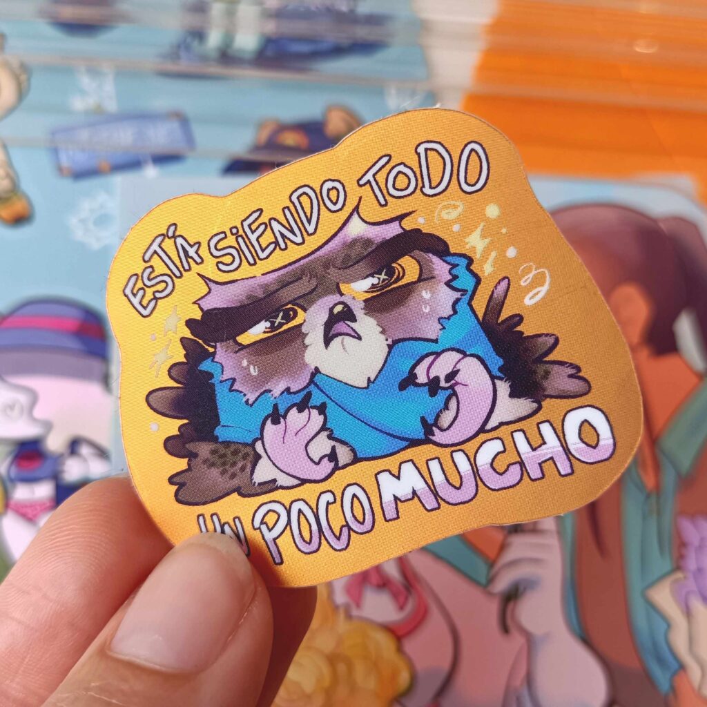 Foto de una pegatina de un búho envuelto en una toalla, 100% saturado